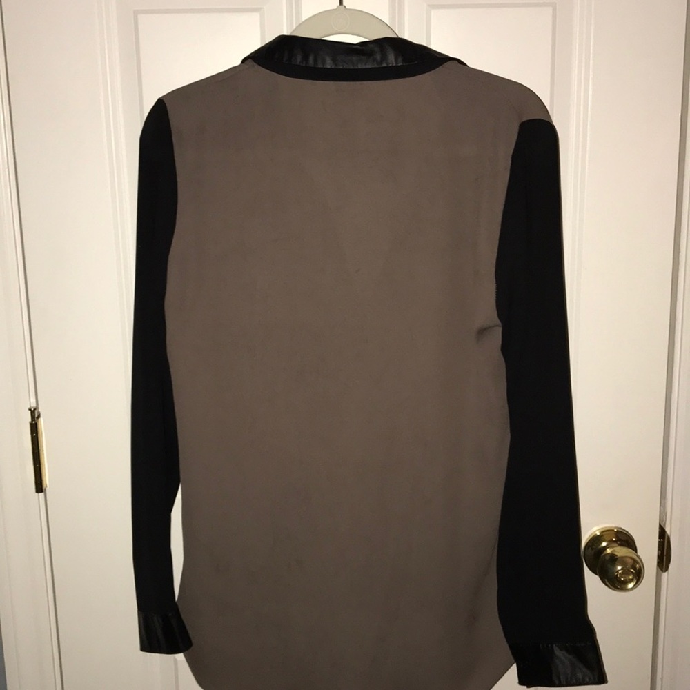 Andrée Button Down - Picture 6 of 6